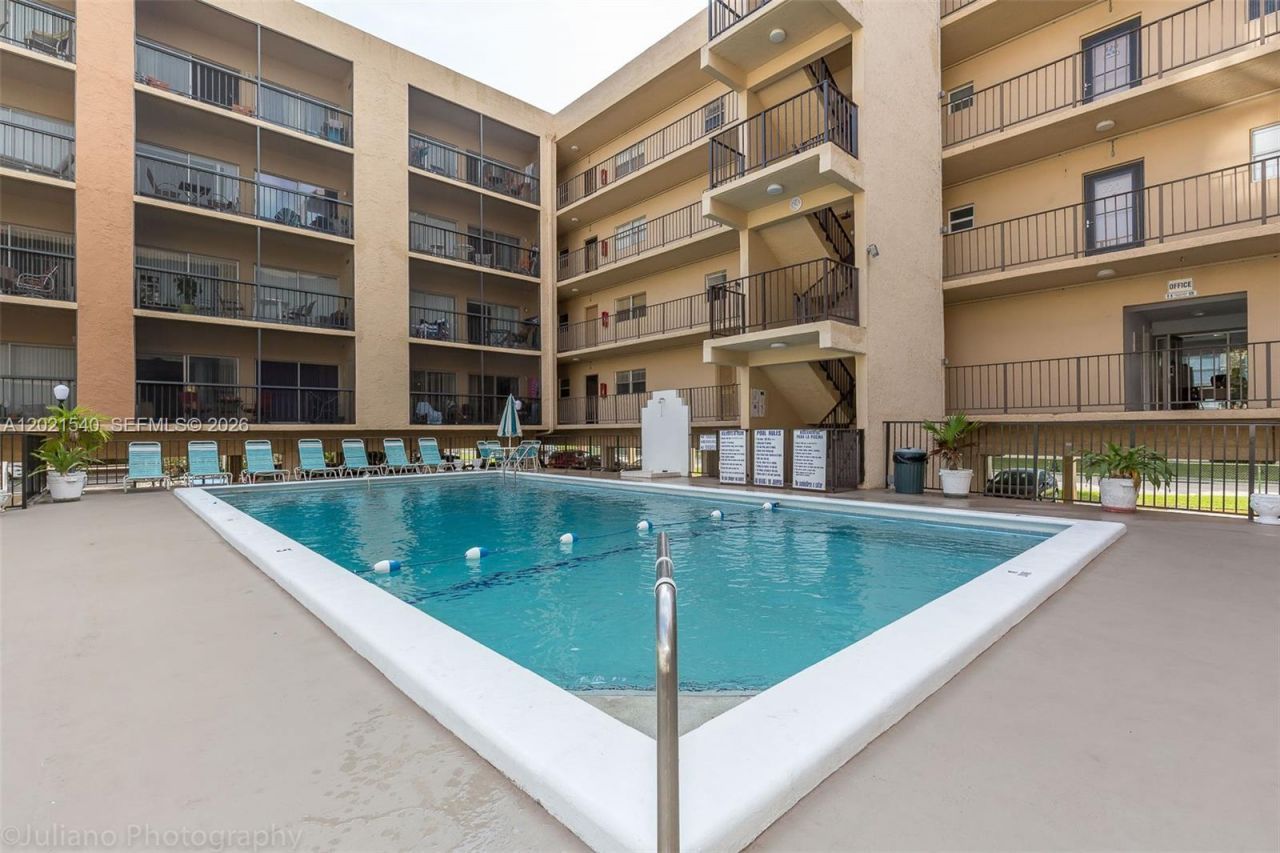 201 178th Dr , Unit 438, Sunny Isles Beach, FL 33160 Photo