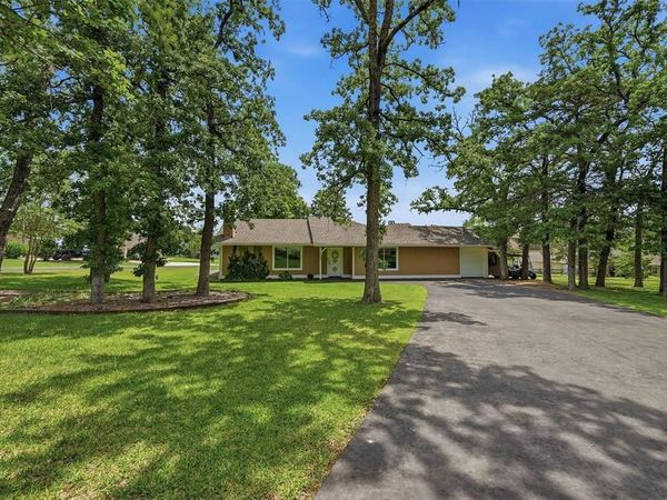 100 Cayuga Cove, Gainesville, TX 76240