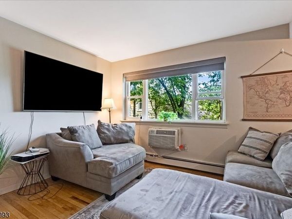 300 Claremont Ave, Unit C2, Verona, NJ 07044