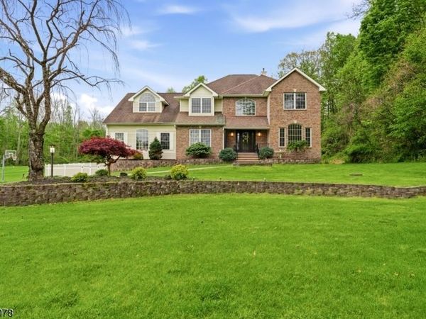 9 Valley Manor Dr, Sparta, NJ 07871