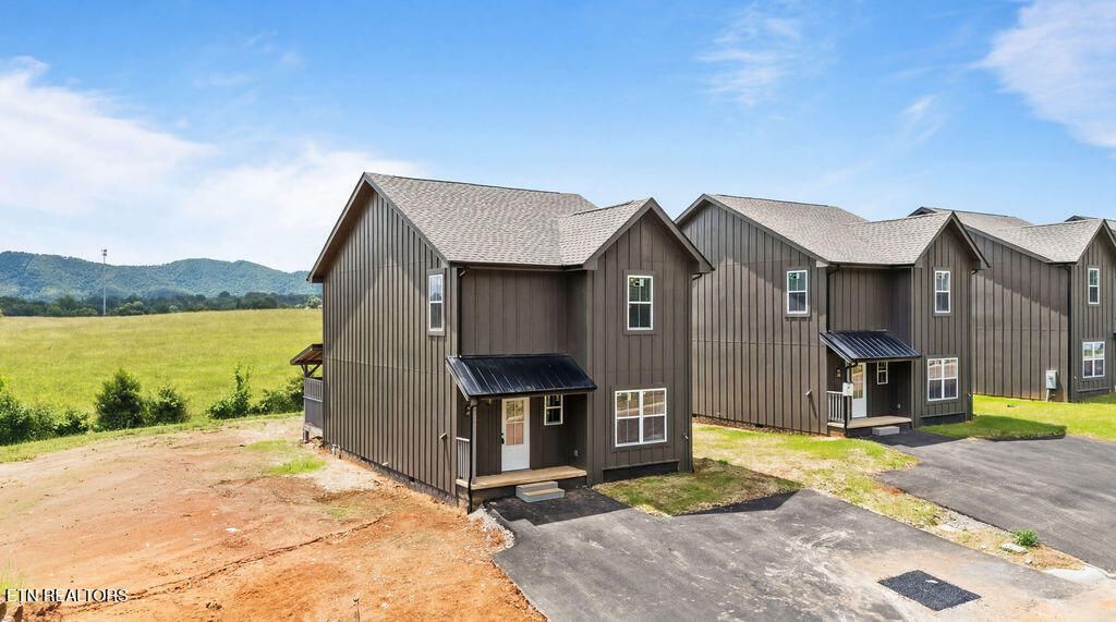 972 Lacy Ct, Sevierville, TN 37862 Main Photo