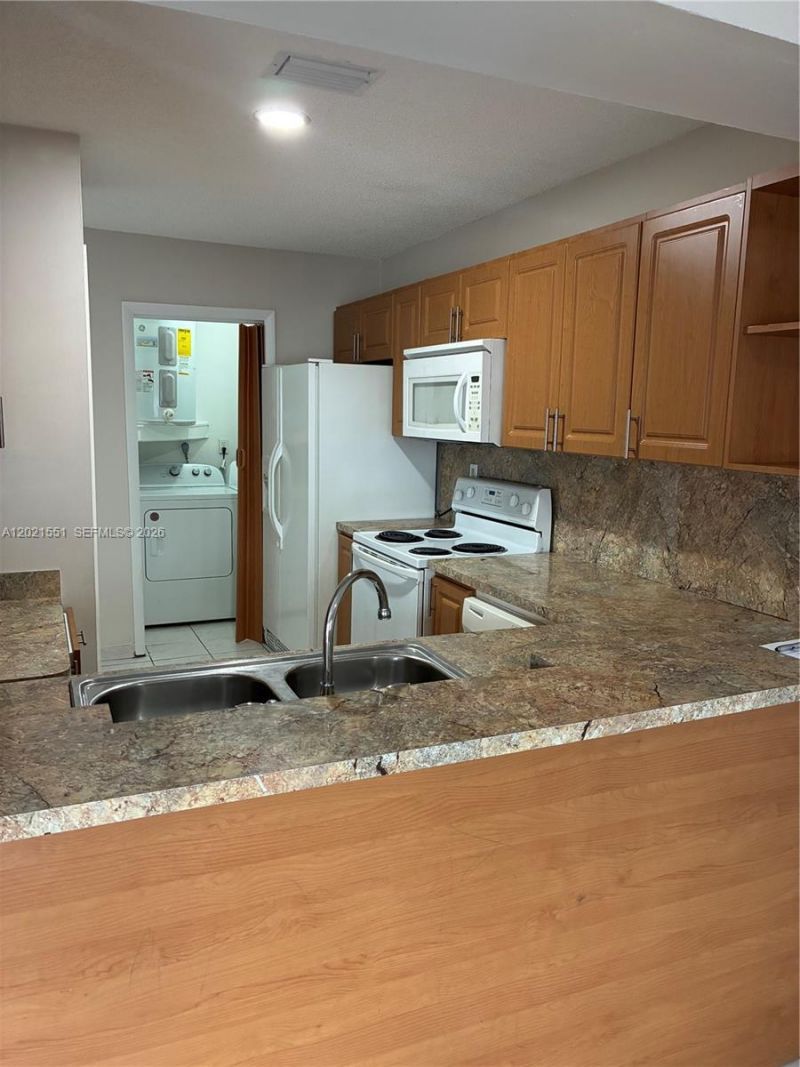 10881 SW 24th Ter, Unit 10881, Miami, FL 33165 Photo