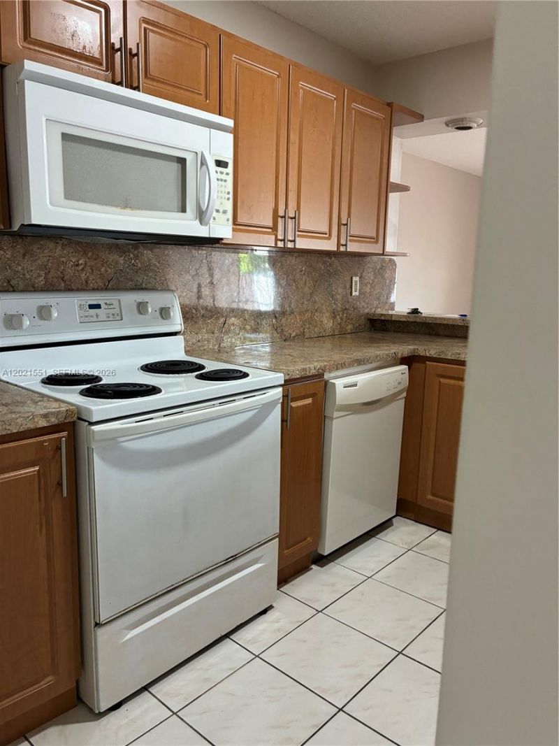 10881 SW 24th Ter, Unit 10881, Miami, FL 33165 Photo
