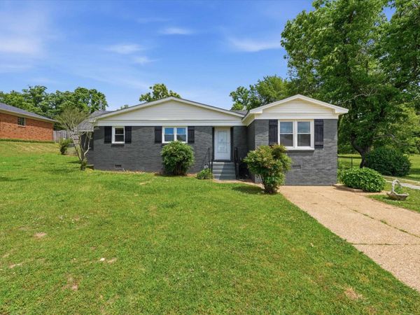 515 E Rasch Rd , Florence, AL 35633