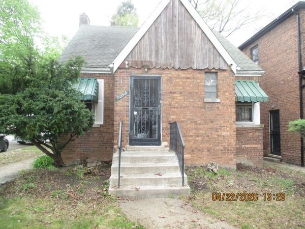 9058 S Jeffery Boulevard , Chicago, IL 60617