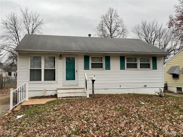 429 Shepley Drive , St Louis, MO 63137