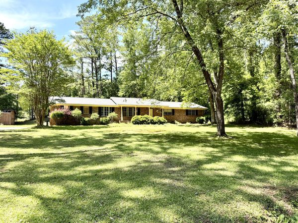 606 S Crestwood Dr., Fulton, MS 38843