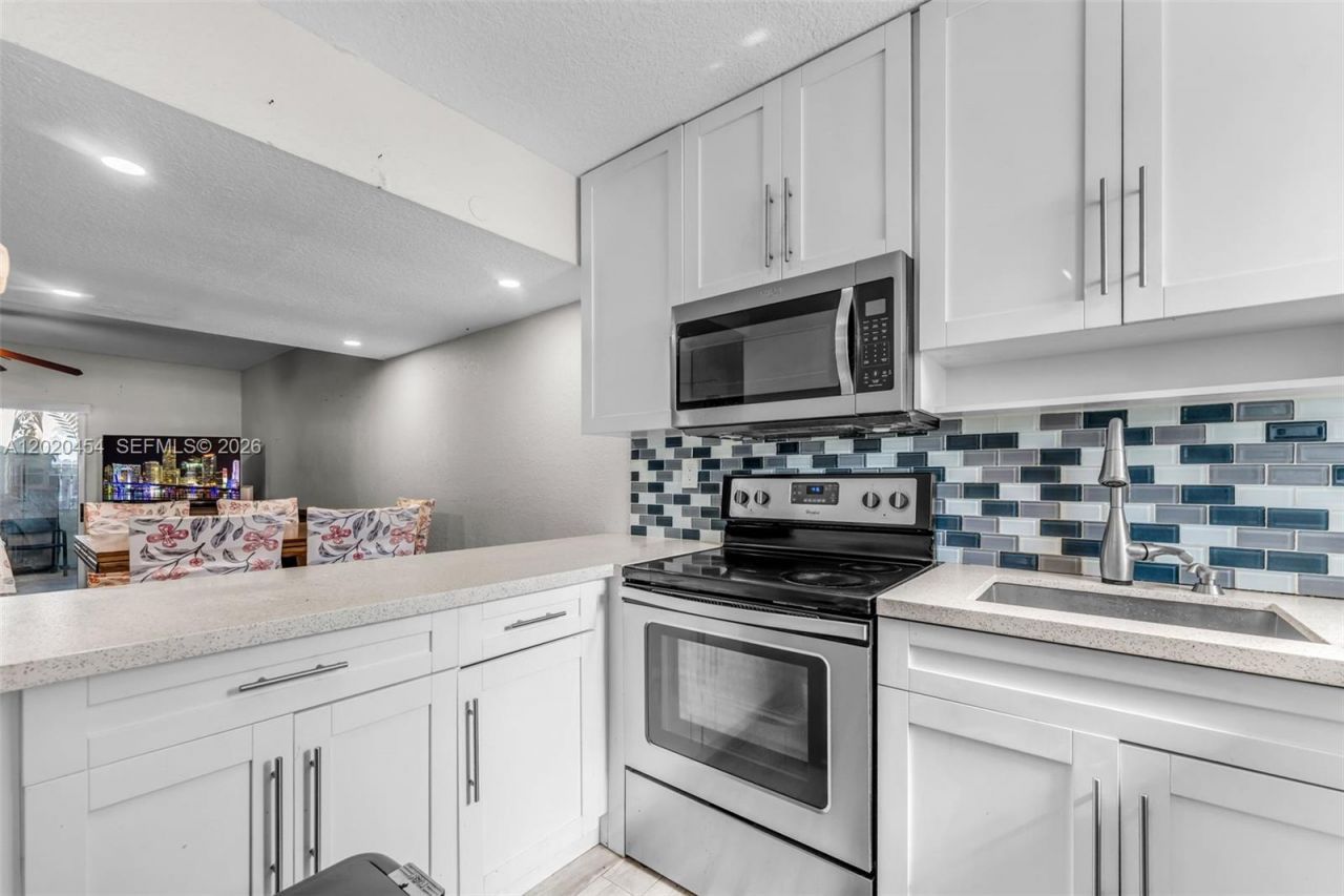 8025 NW 8th St, Unit 13, Miami, FL 33126 Photo