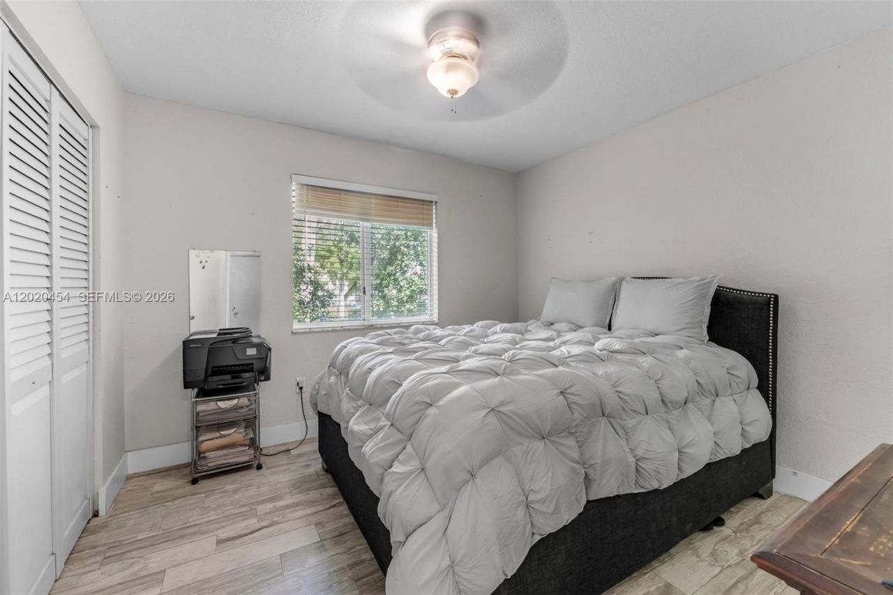 8025 NW 8th St, Unit 13, Miami, FL 33126 Photo