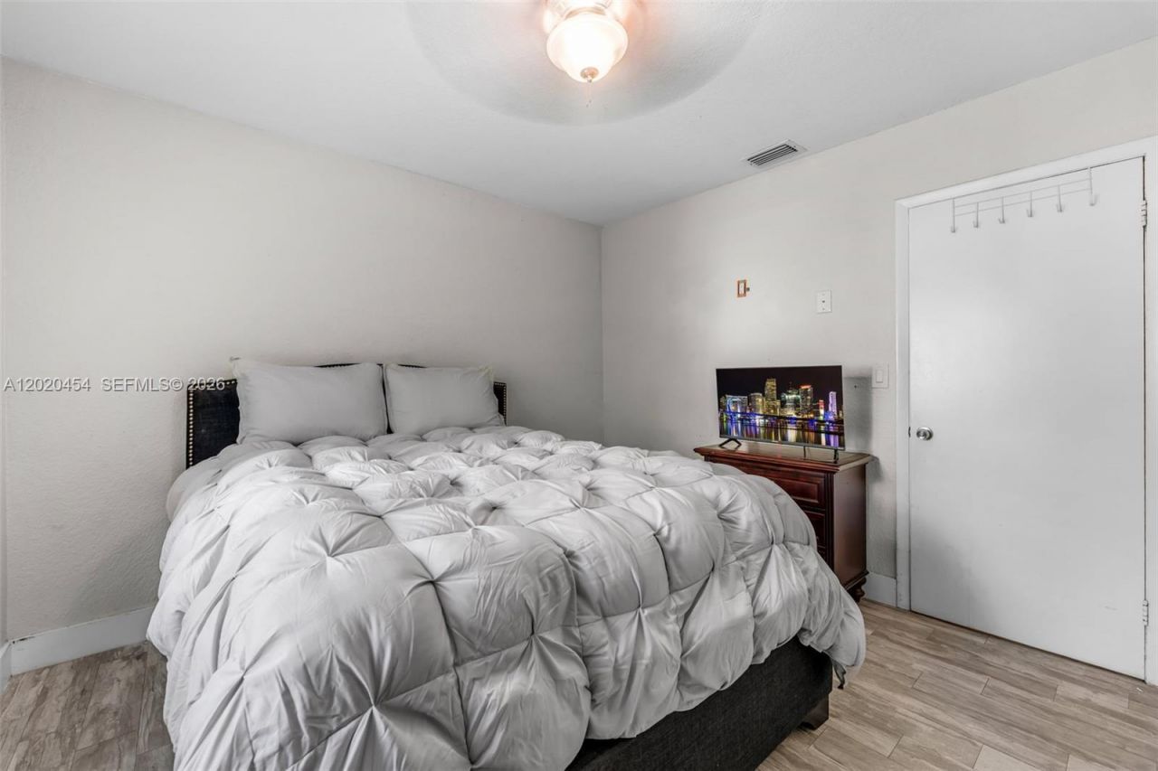 8025 NW 8th St, Unit 13, Miami, FL 33126 Photo