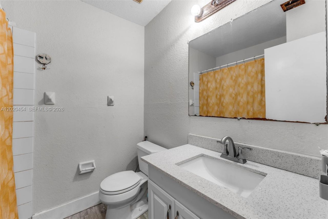 8025 NW 8th St, Unit 13, Miami, FL 33126 Photo