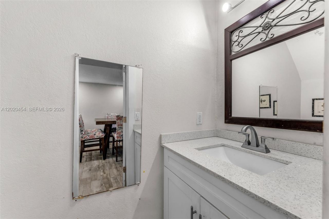 8025 NW 8th St, Unit 13, Miami, FL 33126 Photo