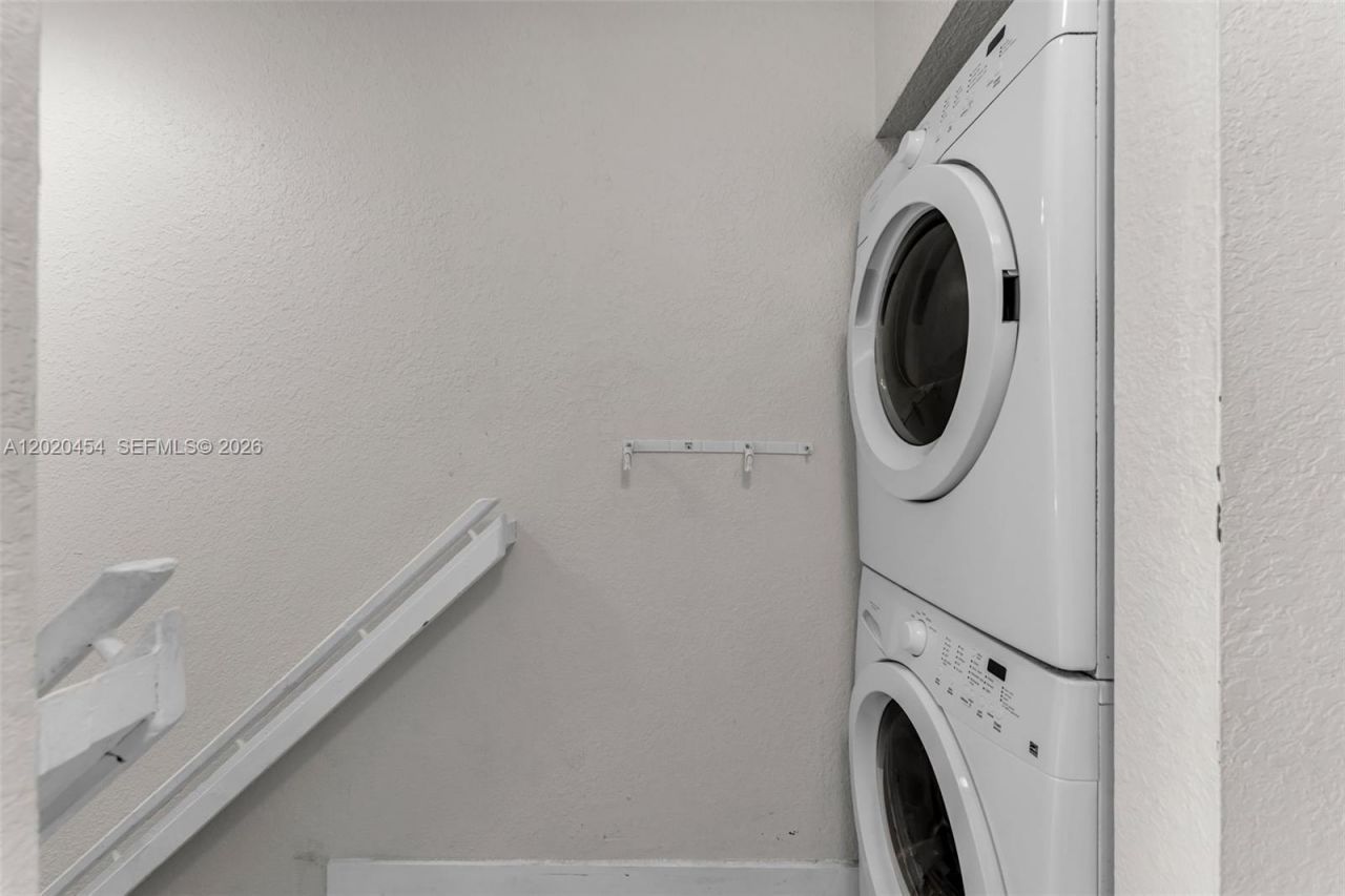 8025 NW 8th St, Unit 13, Miami, FL 33126 Photo
