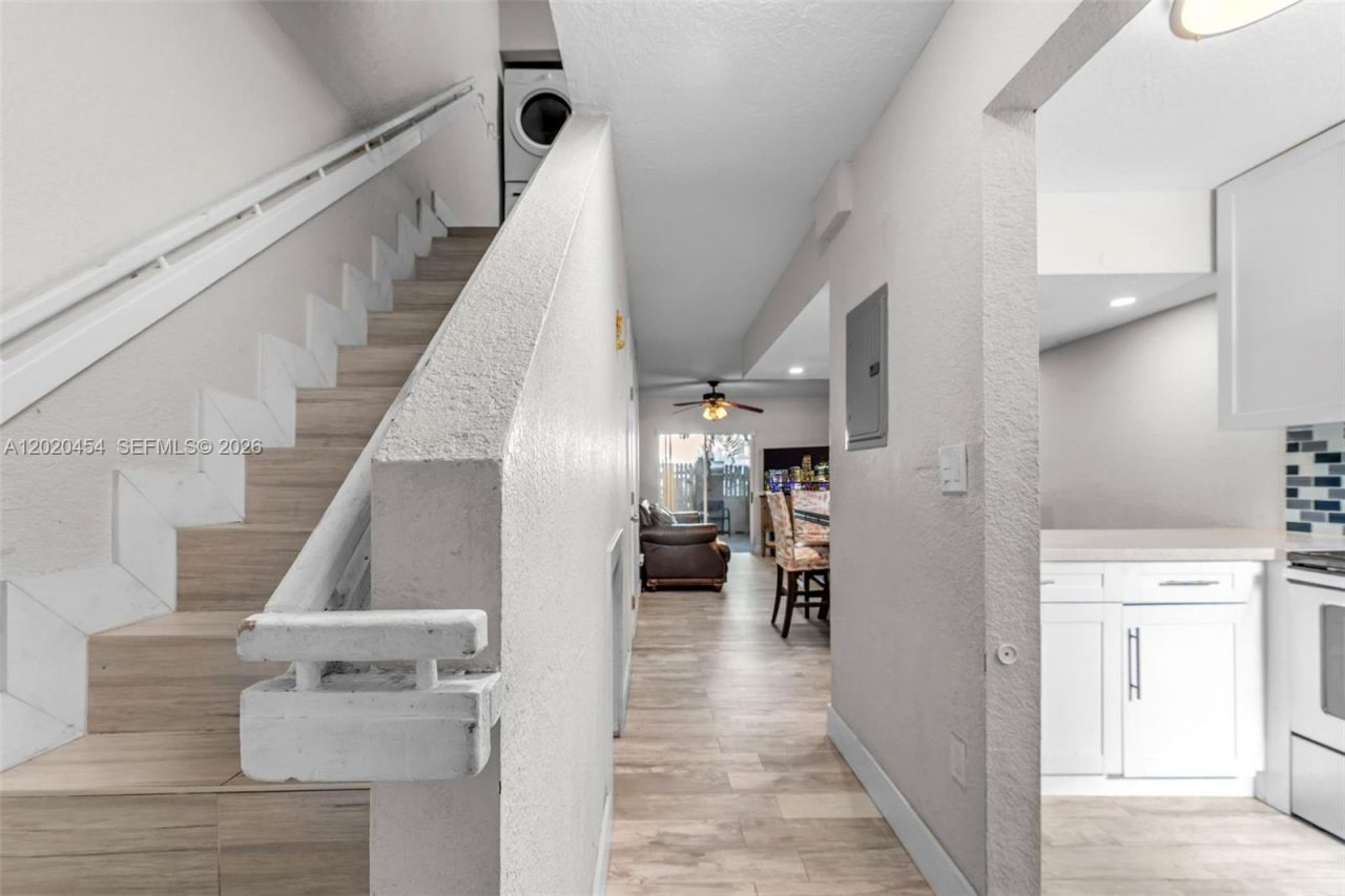 8025 NW 8th St, Unit 13, Miami, FL 33126 Photo