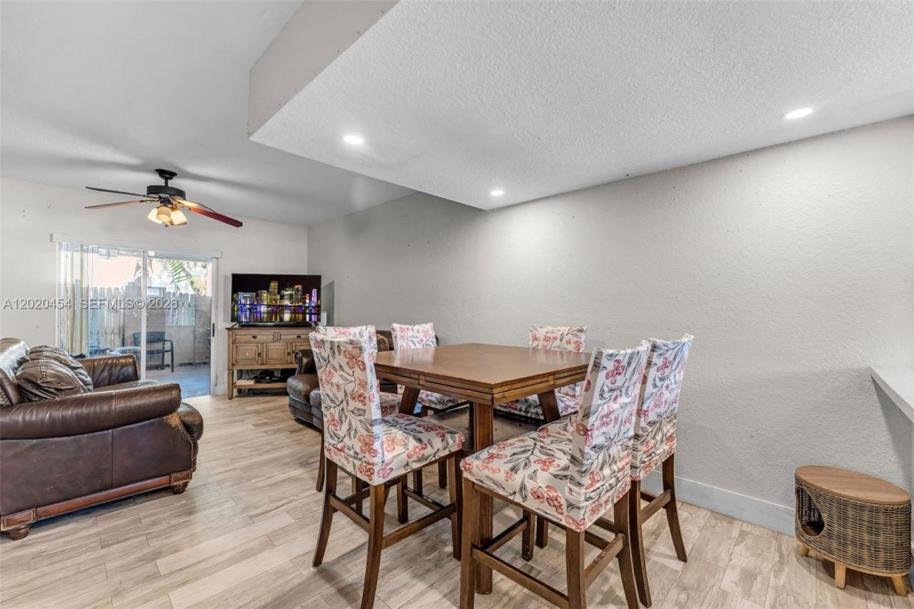 8025 NW 8th St, Unit 13, Miami, FL 33126 Photo