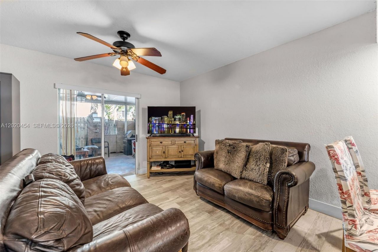 8025 NW 8th St, Unit 13, Miami, FL 33126 Photo