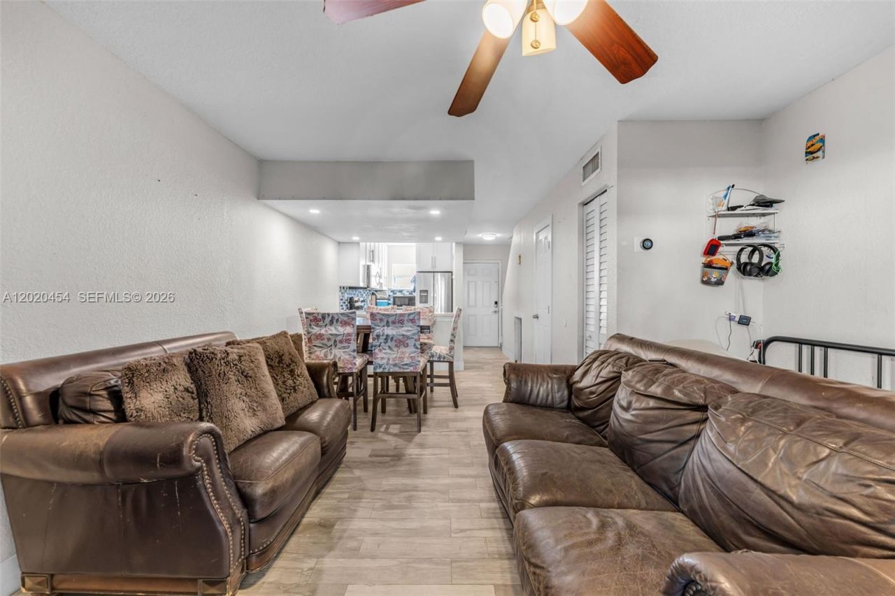 8025 NW 8th St, Unit 13, Miami, FL 33126 Photo