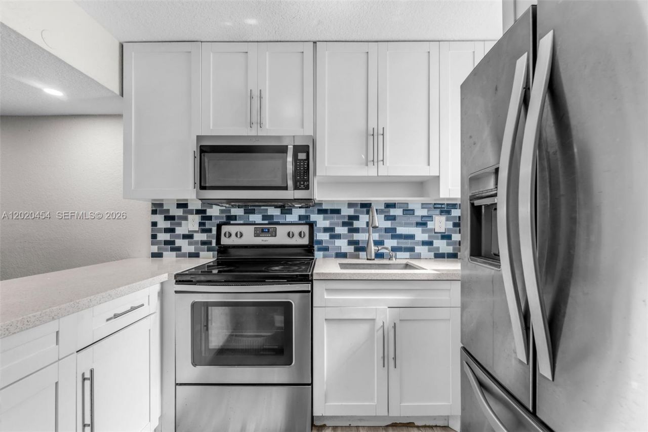 8025 NW 8th St, Unit 13, Miami, FL 33126 Photo