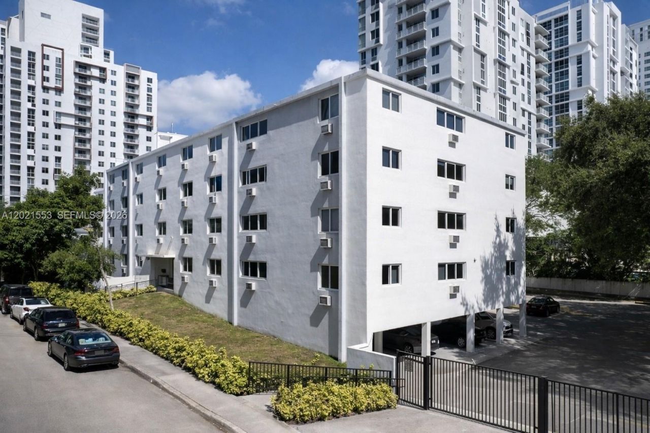 143 SW 9th St, Unit 106, Miami, FL 33130 Photo