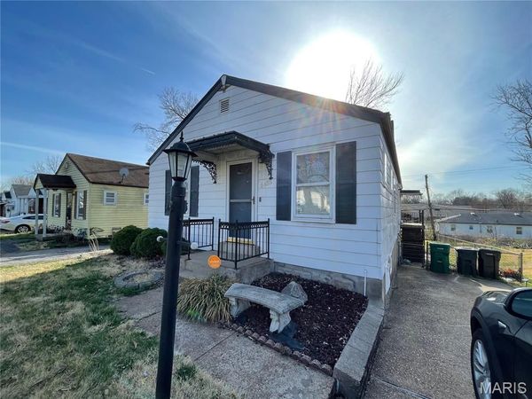 9855 Green Valley Drive , St Louis, MO 63136