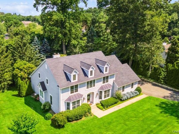 17 Tappanwood Drive, Locust Valley, NY 11560