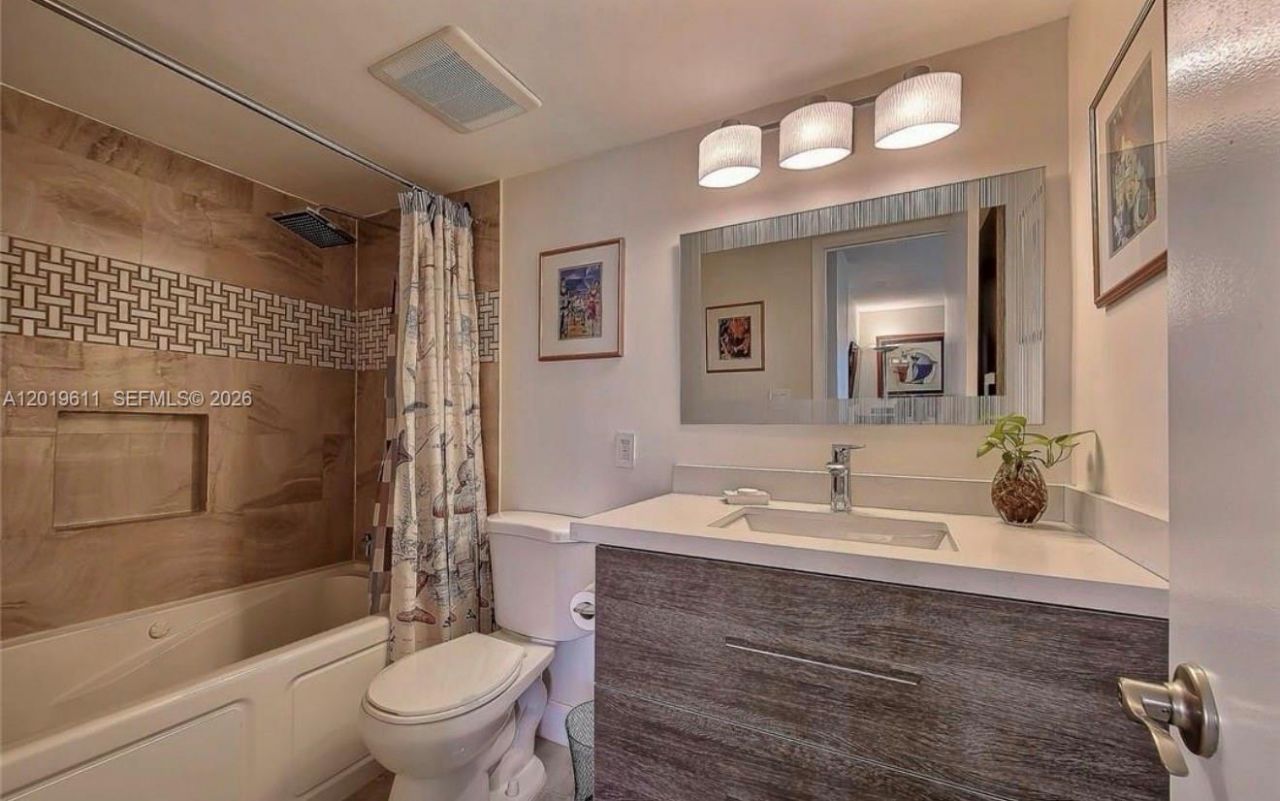 137 Golden Isles Dr , Unit 1006, Hallandale Beach, FL 33009 Photo