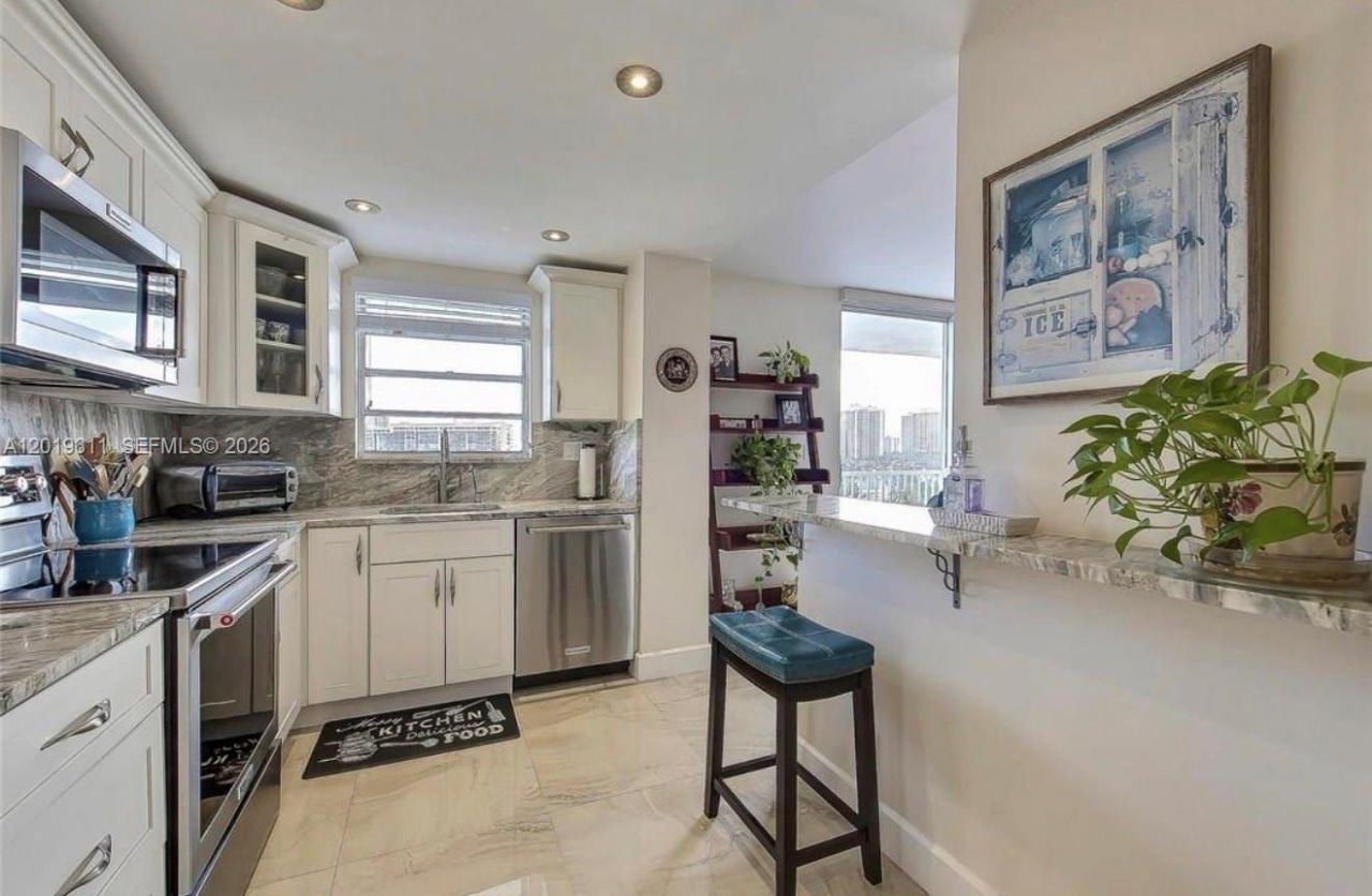 137 Golden Isles Dr , Unit 1006, Hallandale Beach, FL 33009 Photo