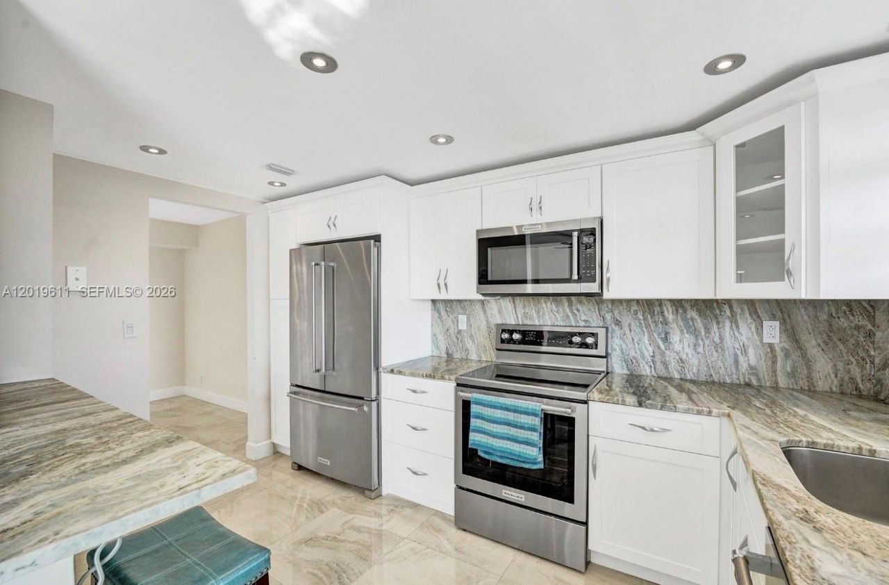 137 Golden Isles Dr , Unit 1006, Hallandale Beach, FL 33009 Photo