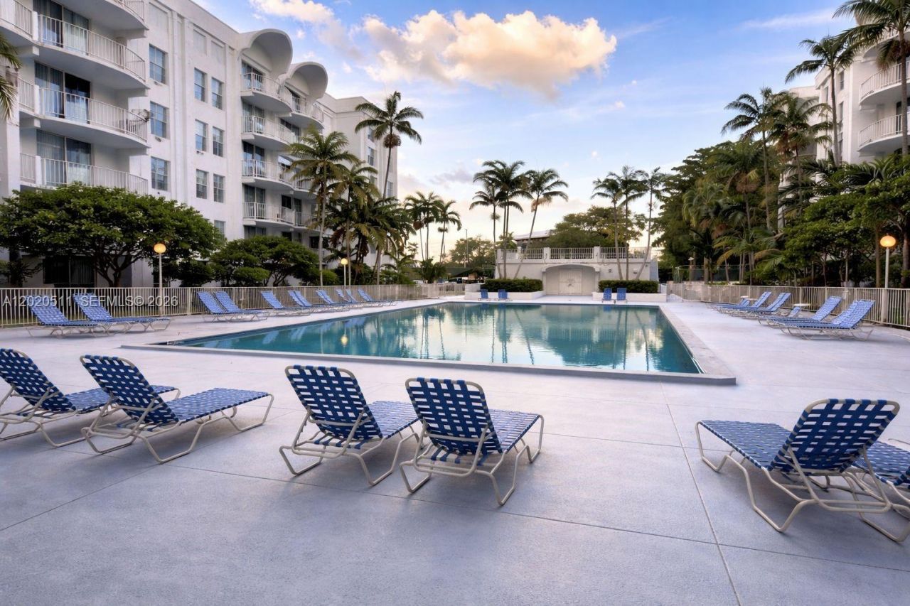 496 NW 165th , Unit D-412, Miami, FL 33169 Photo