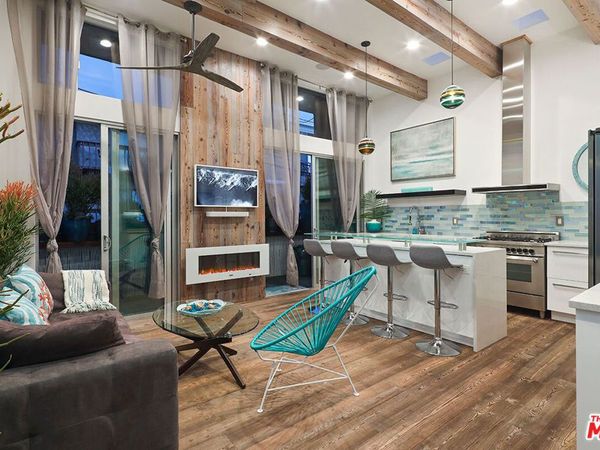472 Rosecrans Avenue, Manhattan Beach, CA 90266
