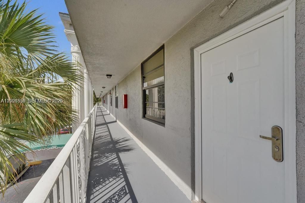 1502 Whitehall Dr, Unit 305, Davie, FL 33324 Photo