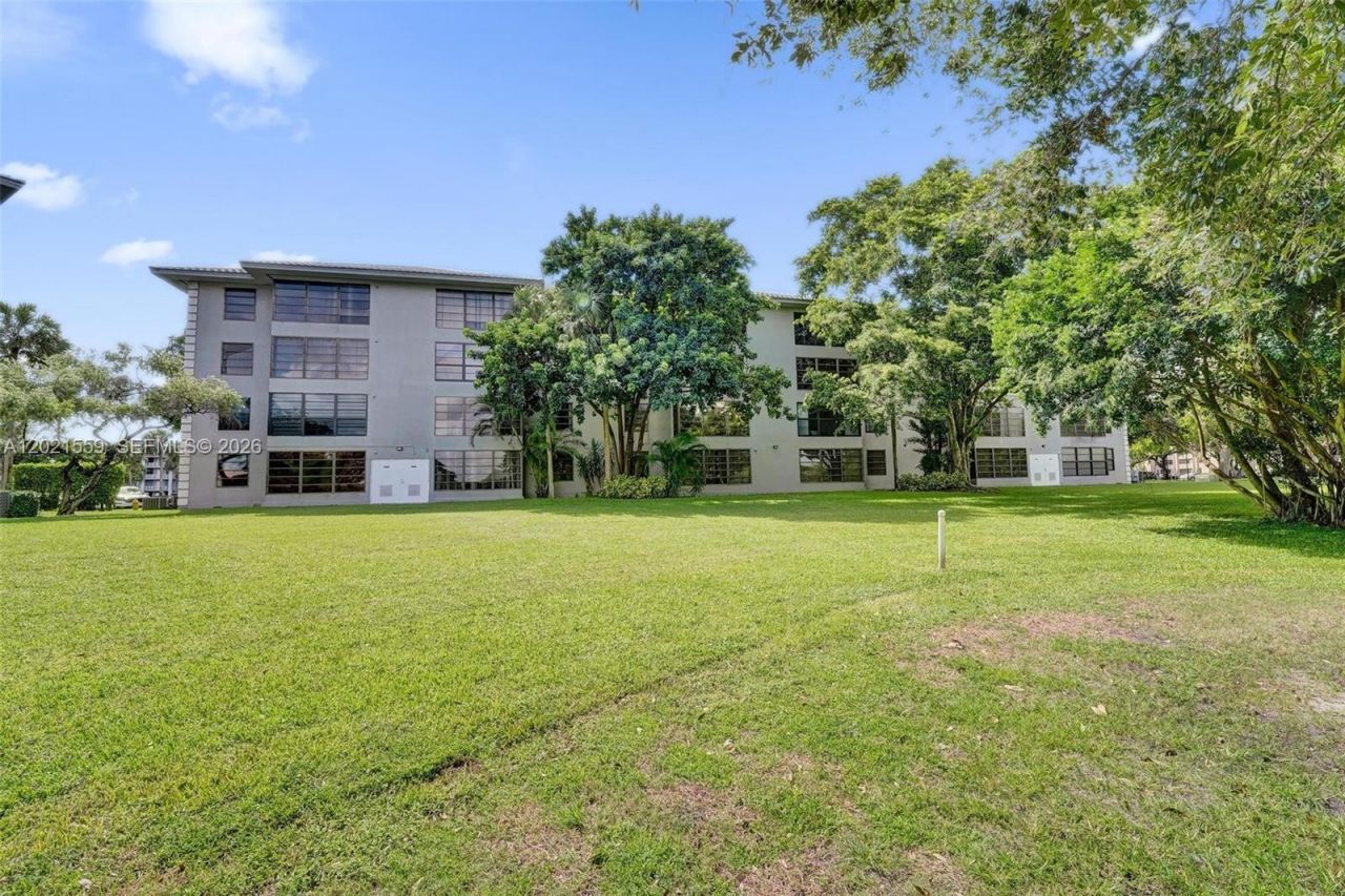 1502 Whitehall Dr, Unit 305, Davie, FL 33324 Photo