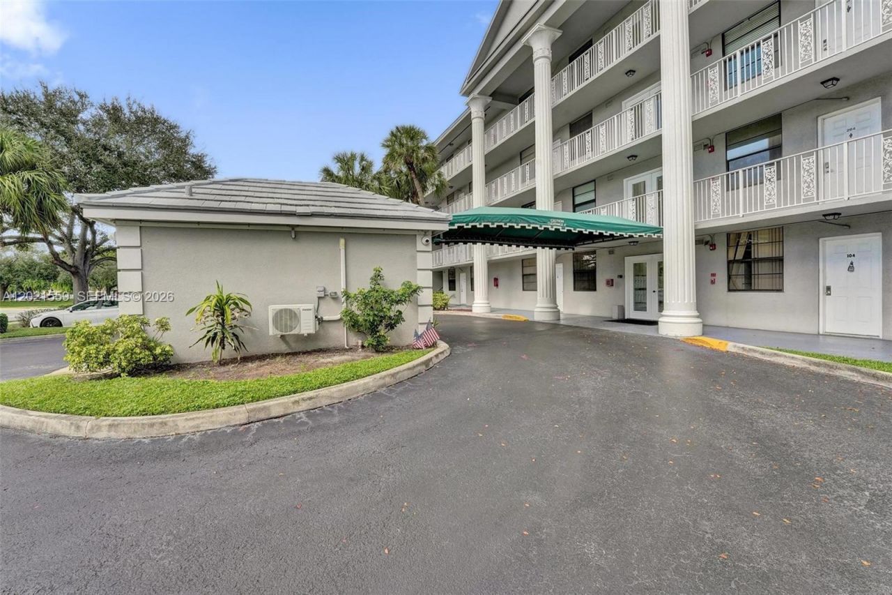 1502 Whitehall Dr, Unit 305, Davie, FL 33324 Photo