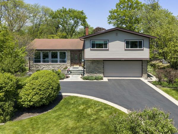 370 Charal Lane, Highland Park, IL 60035