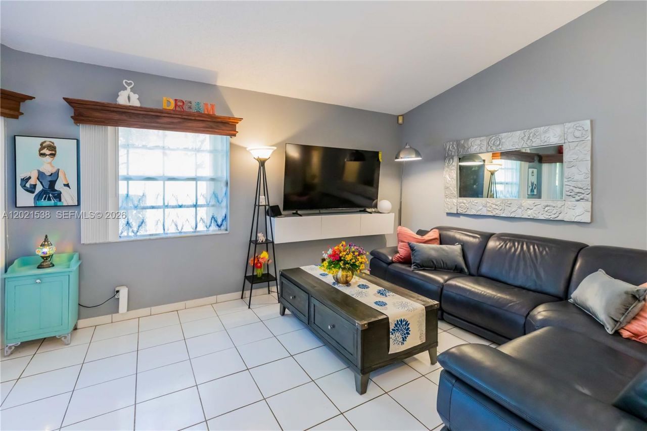 1327 Seagrape Cir, Weston, FL 33326 Photo