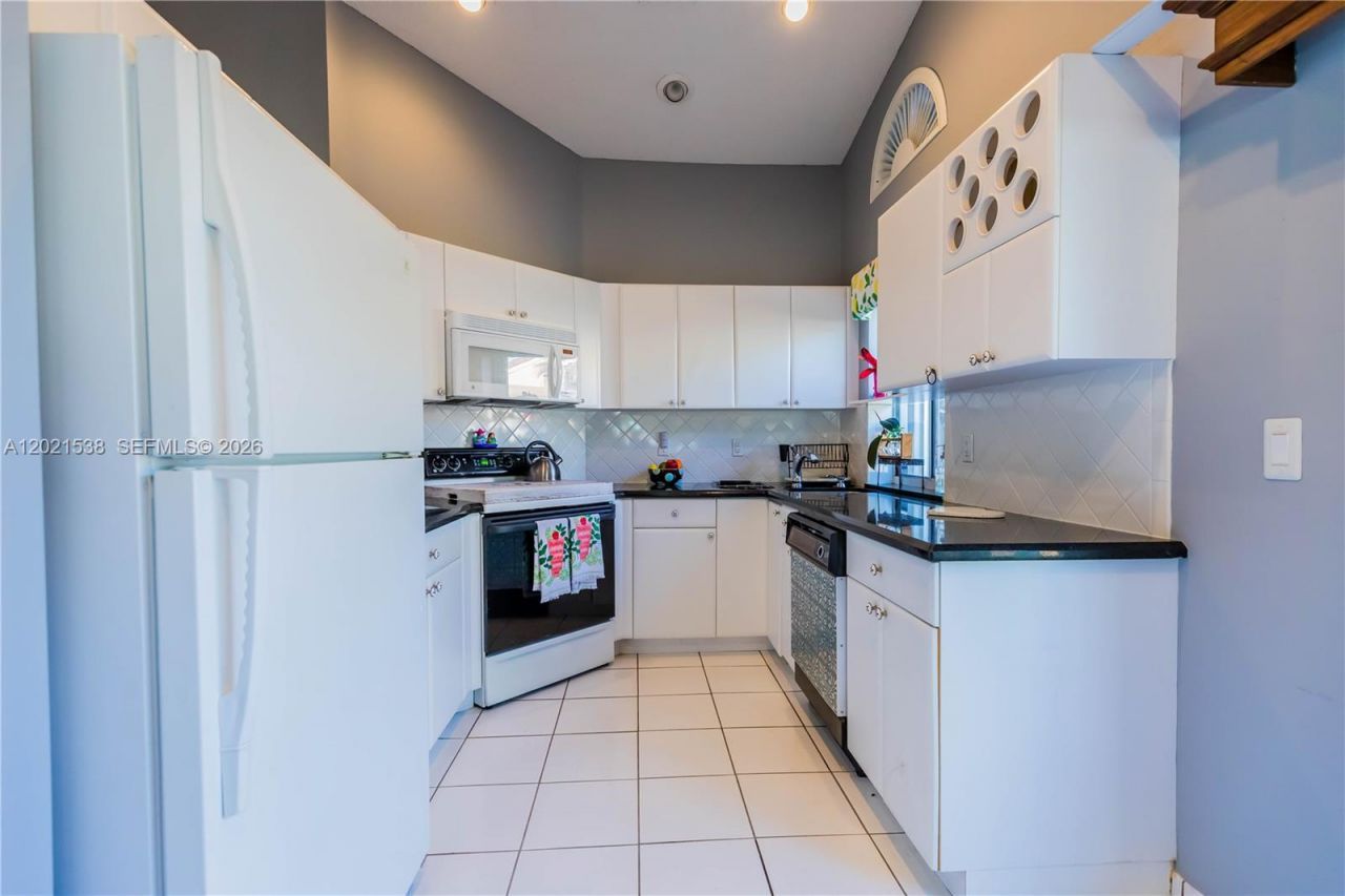 1327 Seagrape Cir, Weston, FL 33326 Photo