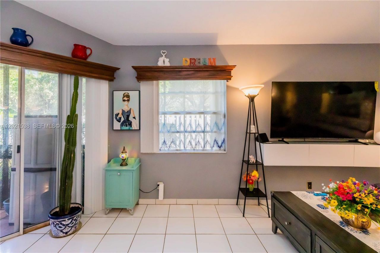 1327 Seagrape Cir, Weston, FL 33326 Photo
