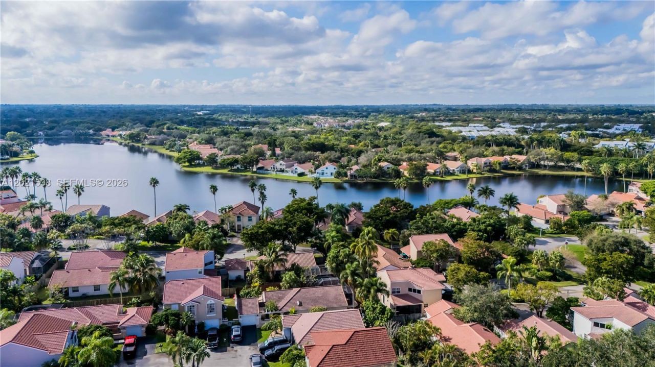 1327 Seagrape Cir, Weston, FL 33326 Photo