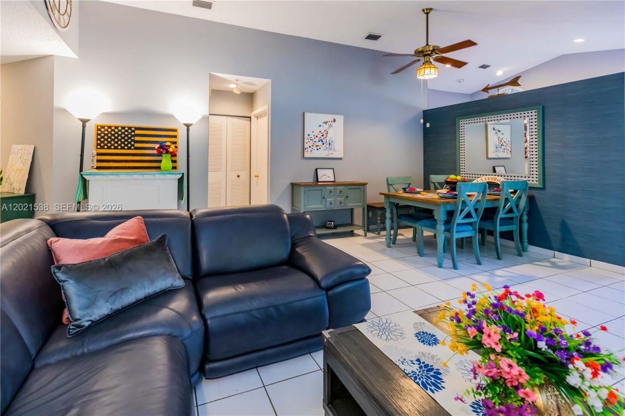 1327 Seagrape Cir, Weston, FL 33326 Photo