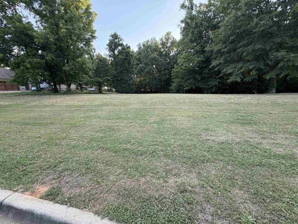 807 Golf Trail Rdg, Muscle Shoals, AL 35661