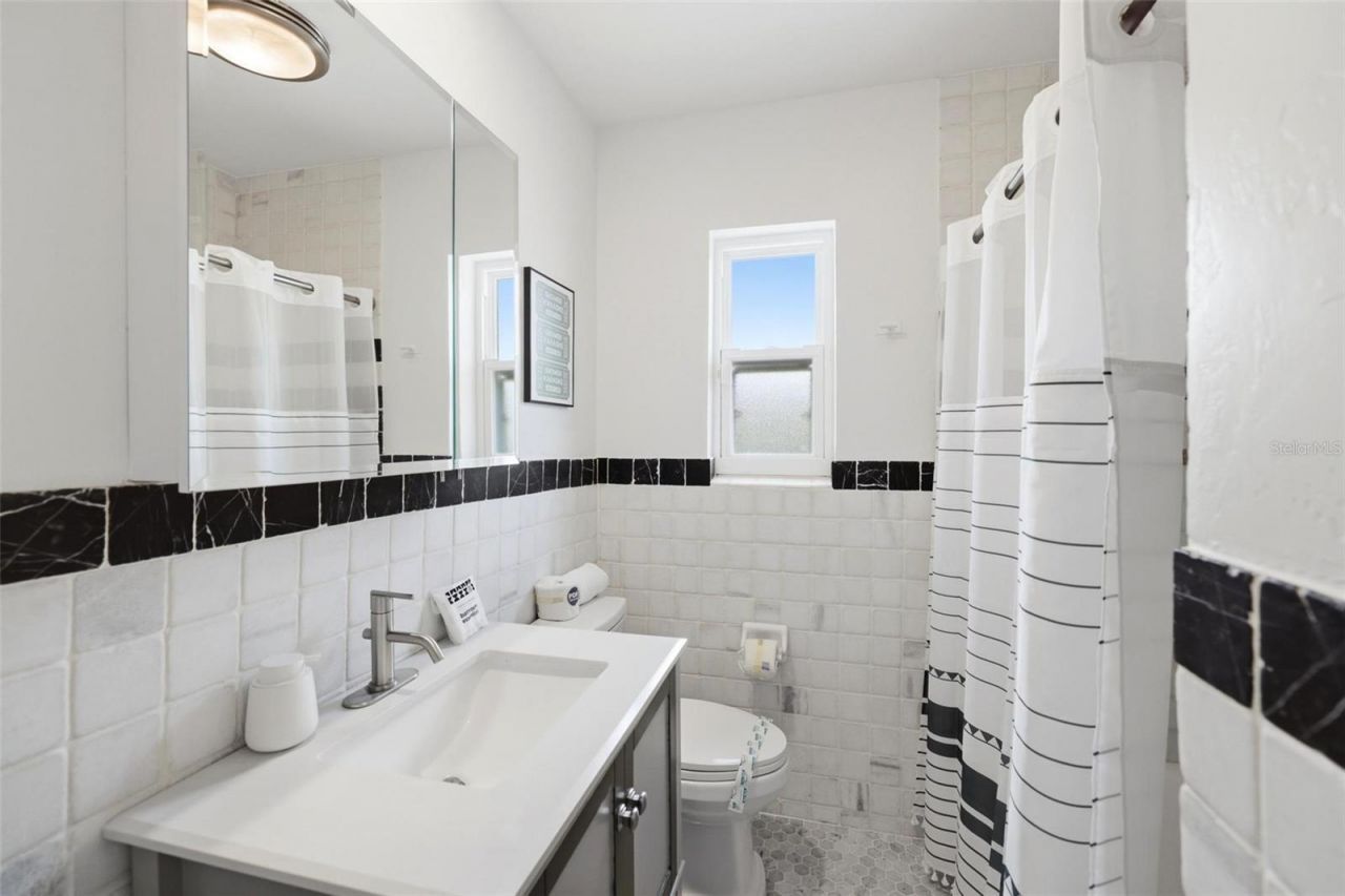 409 N Washington Drive, Sarasota, FL 34236 Photo