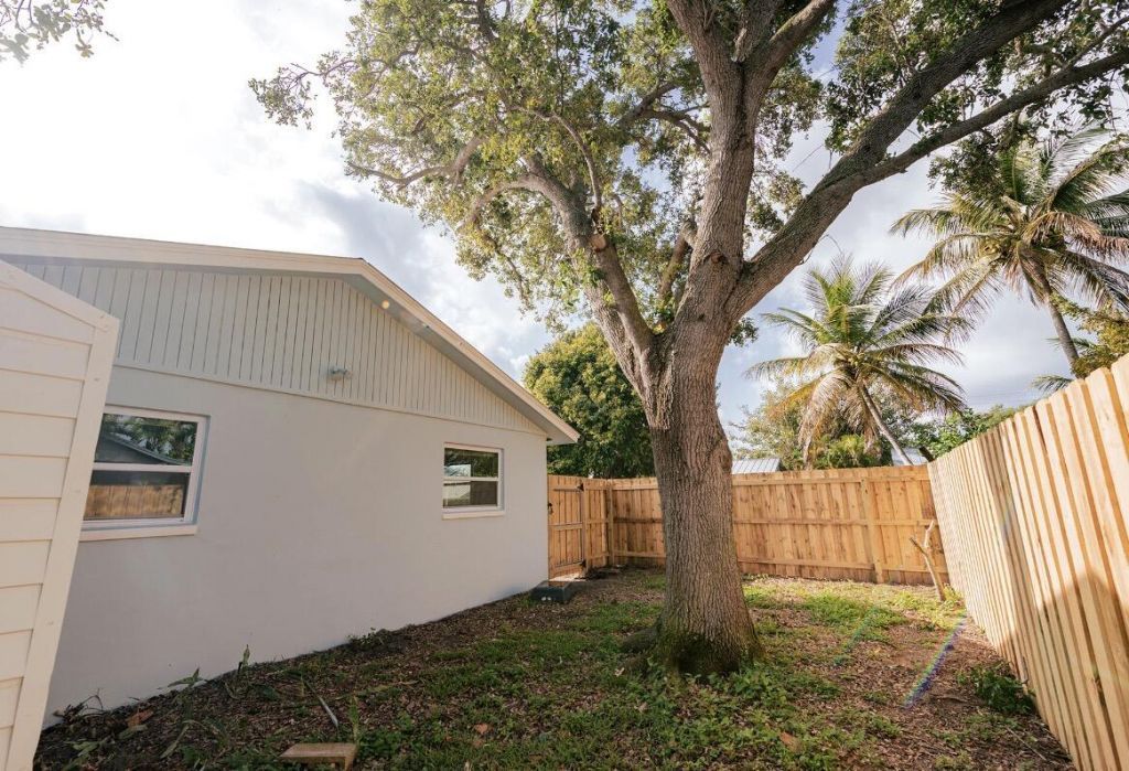 1867 Windsor Drive, North Palm Beach, FL 33408 Photo