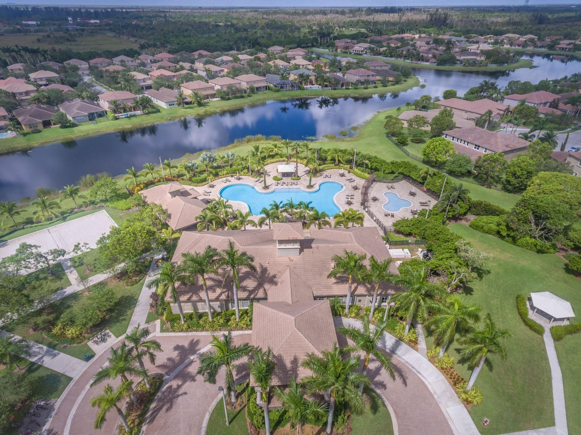 19518 S Whitewater Avenue, Weston, FL 33332 Photo