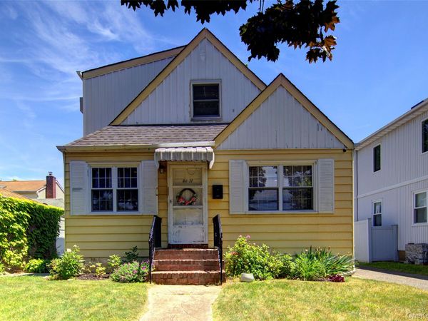 80-11 260th Street, Glen Oaks, NY 11004