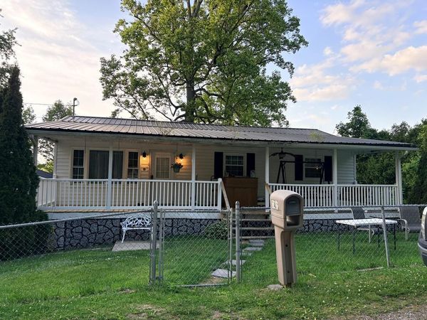 242 Ridgewood Ave, OAK HILL, WV 25901