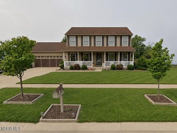 5701 Blue Grass Drive, Walbridge, OH 43465