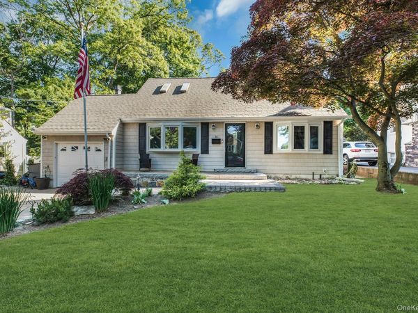 16 Davis Street , Melville, NY 11747