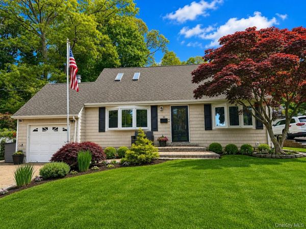 16 Davis Street , Melville, NY 11747