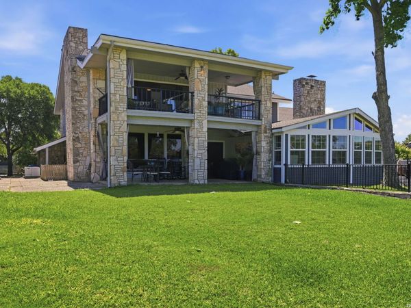 701 OAKLAND HILLS LN, Kerrville, TX 78028