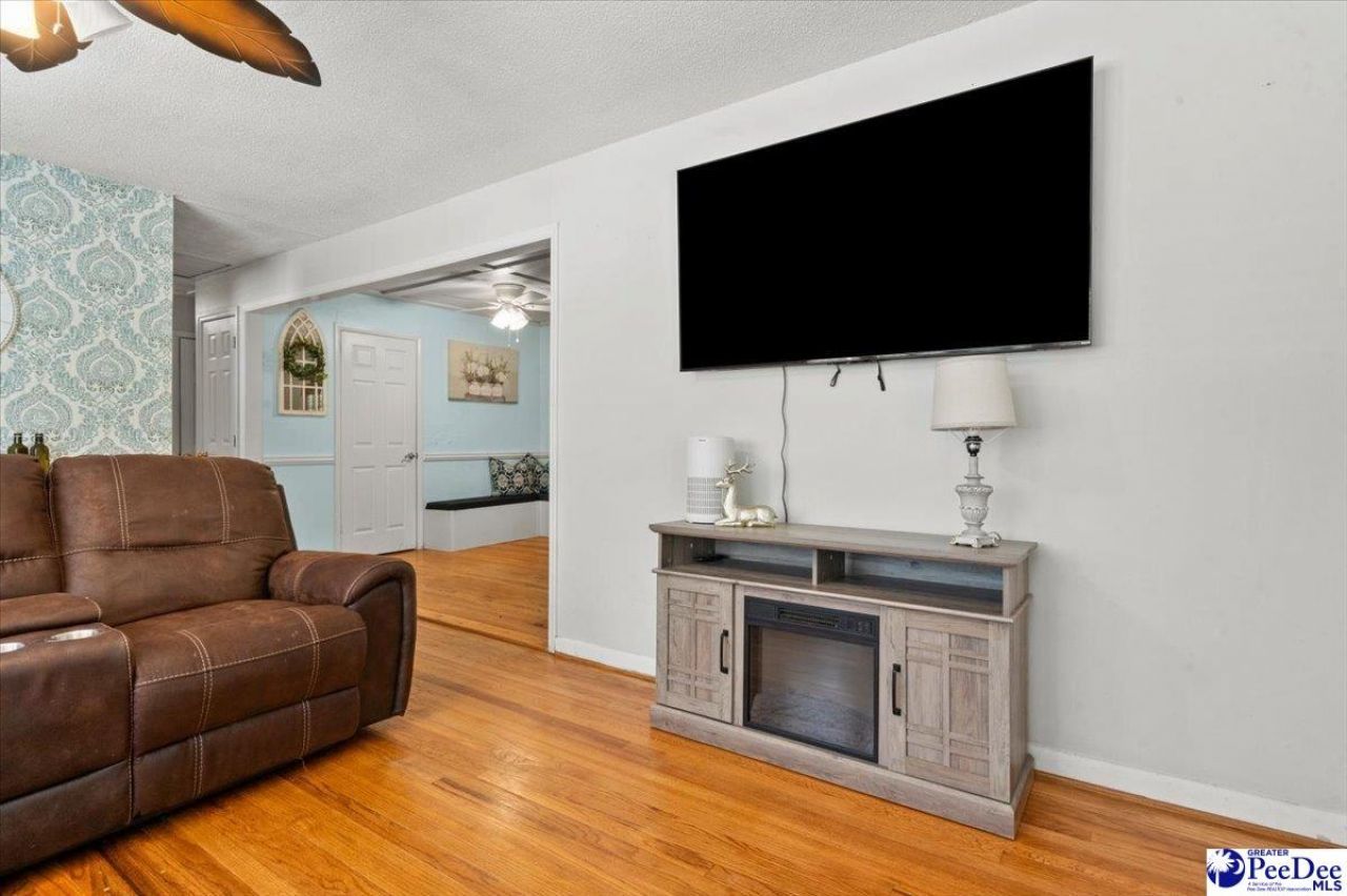 461 N Railroad Ave Photo 9